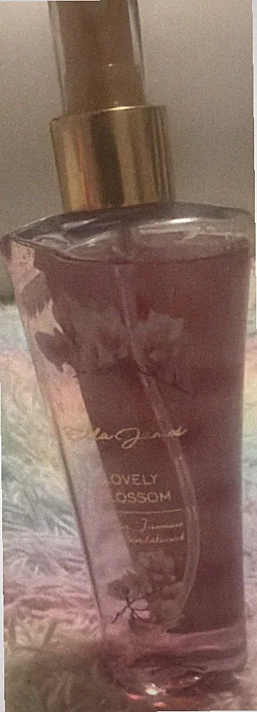 Sofia Jeans Lovely Blossom Body Mist 8 fl oz Jasmine Sandalwood Women
